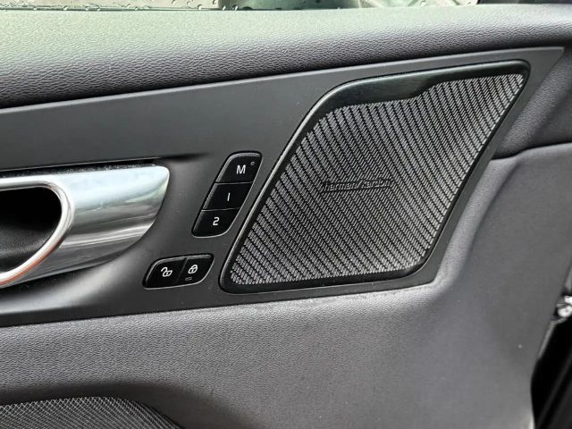 Volvo XC60 AWD R-Design Recharge