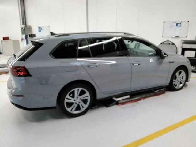 Volkswagen Golf 2.0 TSI R-Line Variant