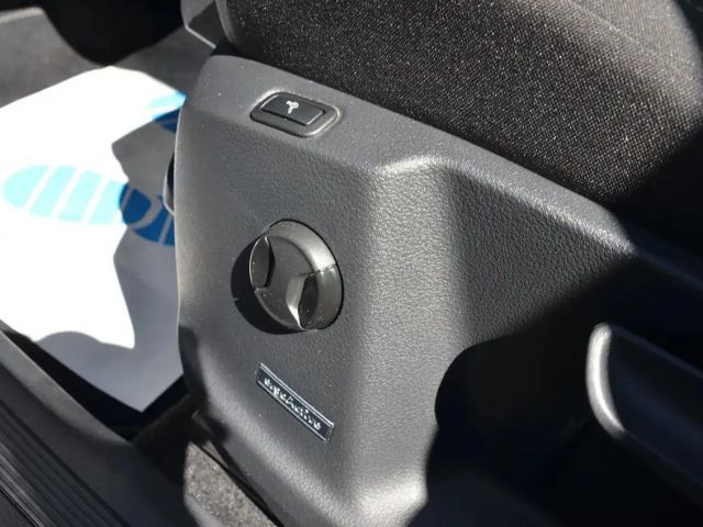 Volkswagen Touran TDI V-COCK 7SITZ STNDHZ MATRIX AHK ALCANTARA