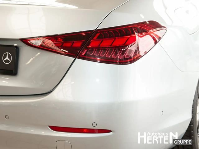 Mercedes-Benz C 180 AVANTGARDE Sedan