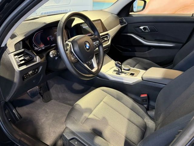 BMW 320 320i Sedan xDrive