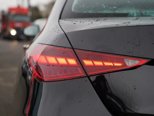 Mercedes-Benz C 180 Sedan