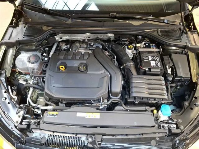 Volkswagen Golf 1.5 eTSI DSG Life