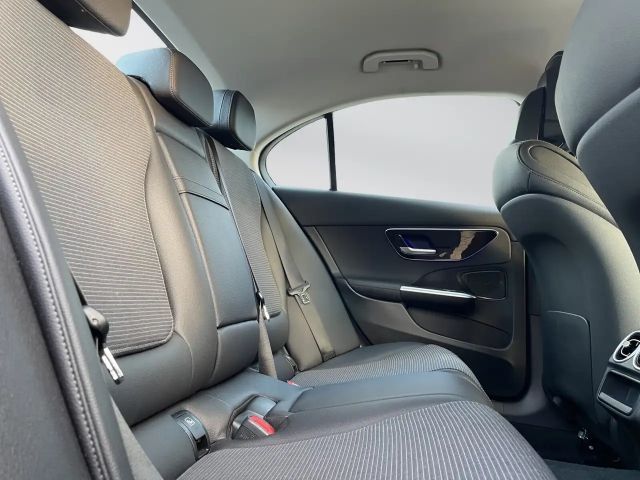 Mercedes-Benz C 200 AVANTGARDE Sedan