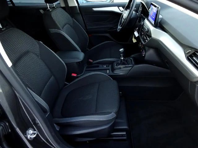 Ford Focus Cool & Connect