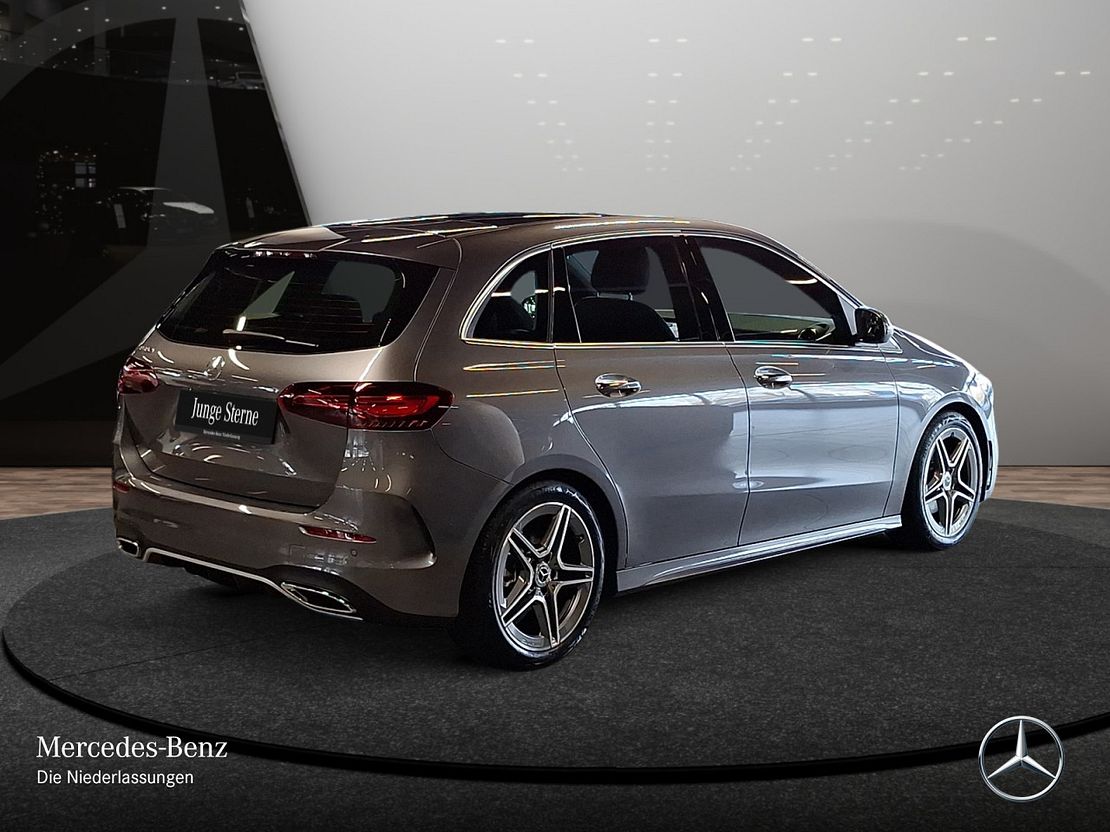 Mercedes-Benz B 180 AMG Line Sedan