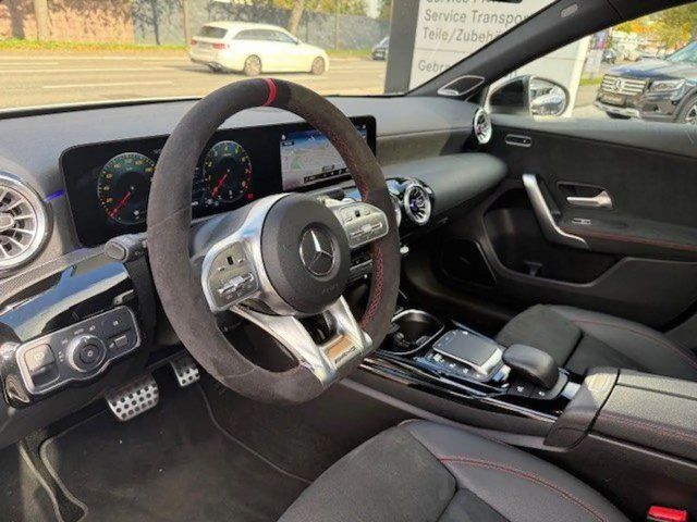 Mercedes-Benz A 35 AMG AMG Line