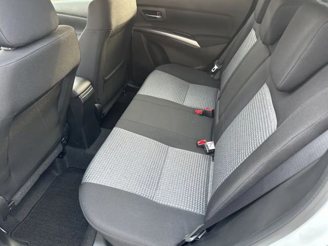 Suzuki S-Cross Hybrid