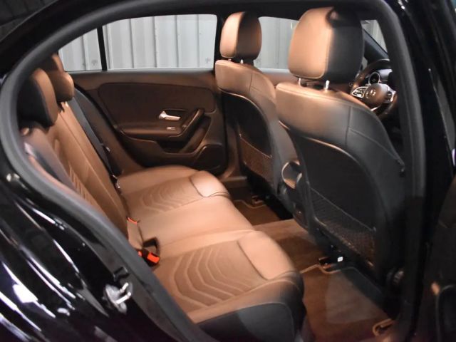 Mercedes-Benz A 180 A 180 d