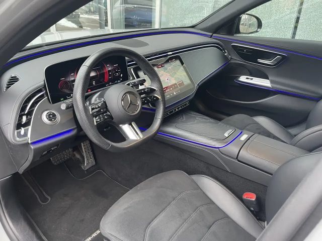 Mercedes-Benz E 220 AMG Line E 220 d Sedan
