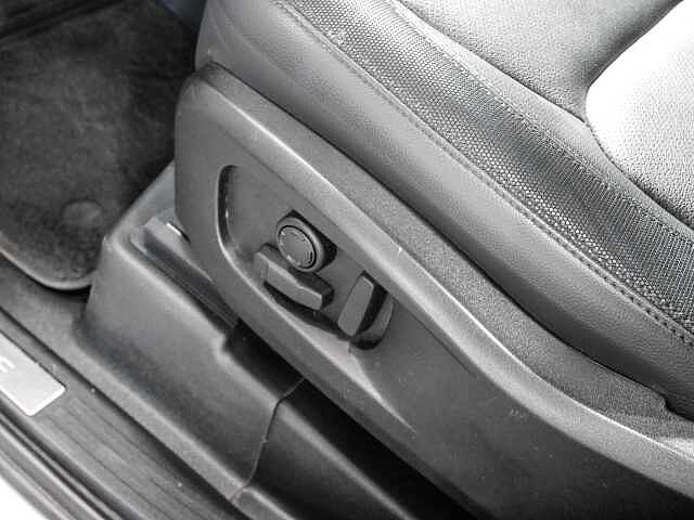 Land Rover Defender 110 Dynamic SE