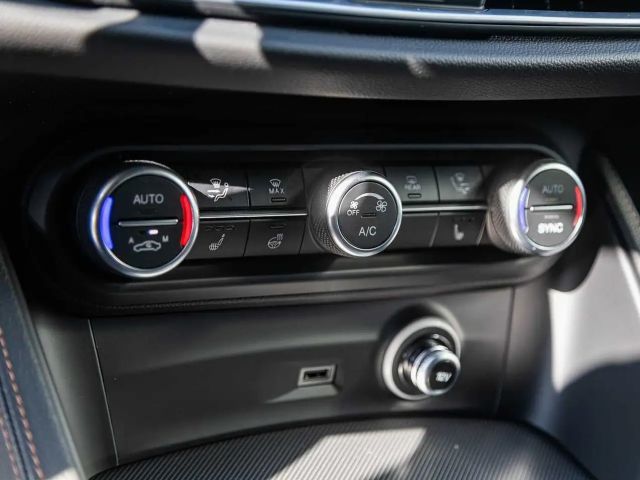 Alfa Romeo Stelvio AT8 Q4 Turbo