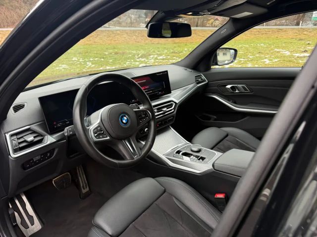 BMW 330 330e M-Sport xDrive