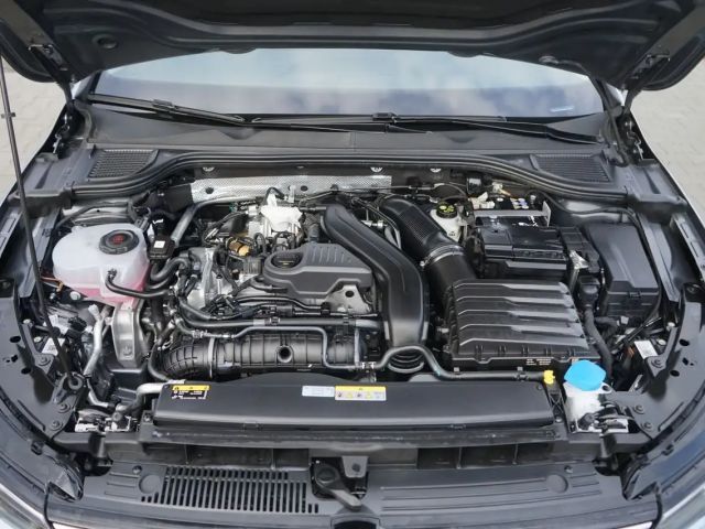 Volkswagen Golf 1.5 TSI Golf VIII IQ.Drive