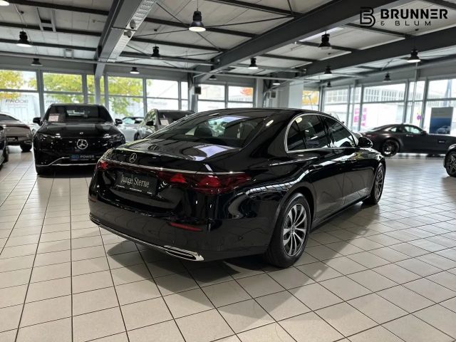 Mercedes-Benz E 200 AVANTGARDE Sedan