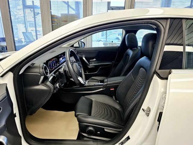 Mercedes-Benz CLA 180 Coupé Progressive