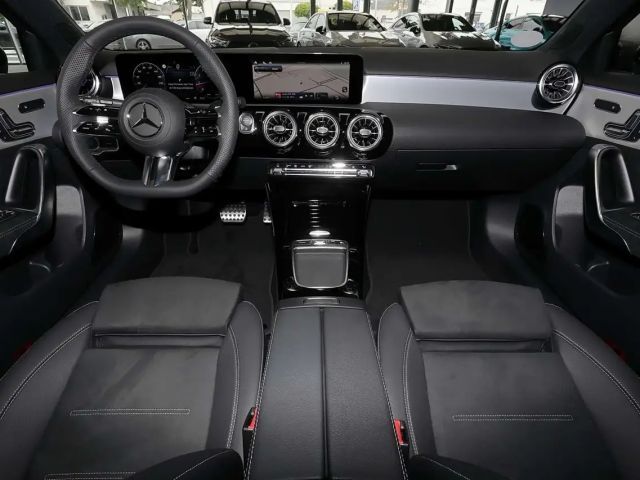Mercedes-Benz A 220 4MATIC AMG Line