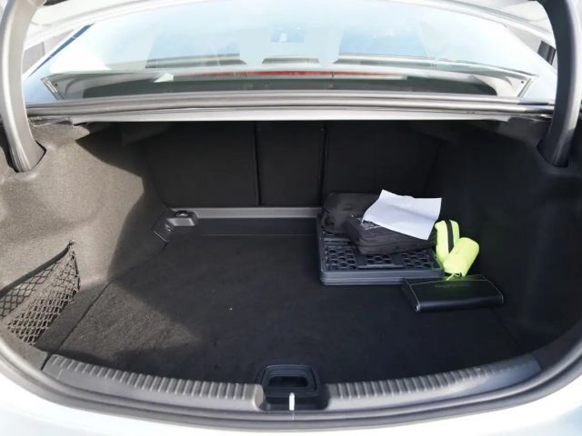 Mercedes-Benz C 180 AVANTGARDE Sedan