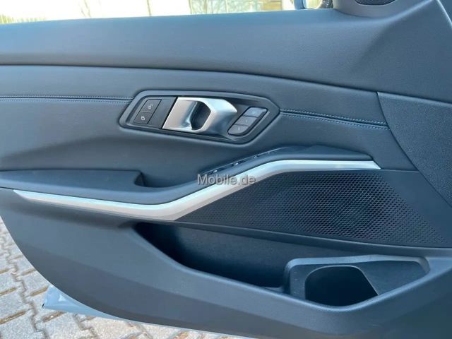 BMW 330 330d M-Sport Sedan xDrive