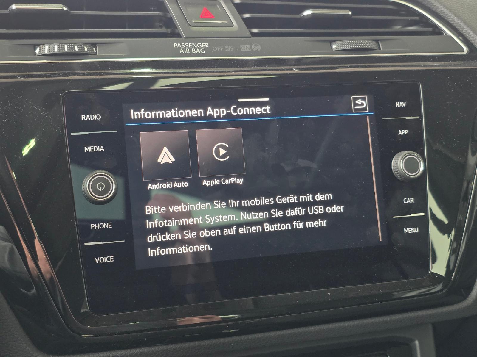 Volkswagen Touran 1.5 TSI DSG IQ.Drive R-Line