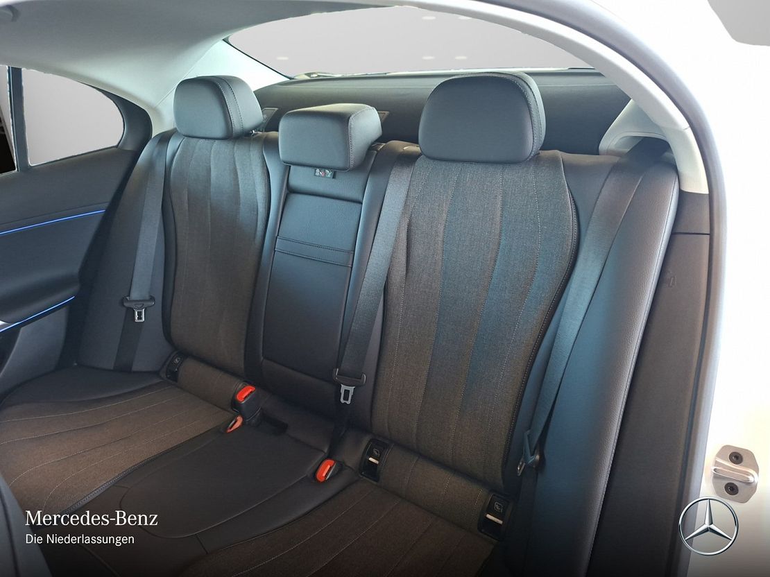 Mercedes-Benz E 200 Sedan