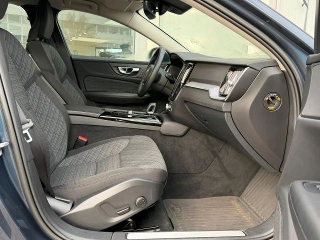 Volvo V60 AWD Core Recharge T6