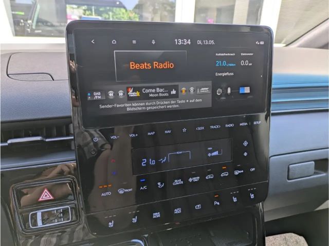 Hyundai Staria Signature