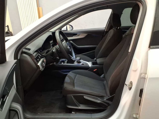 Audi A4 40 TFSI Avant S-Tronic