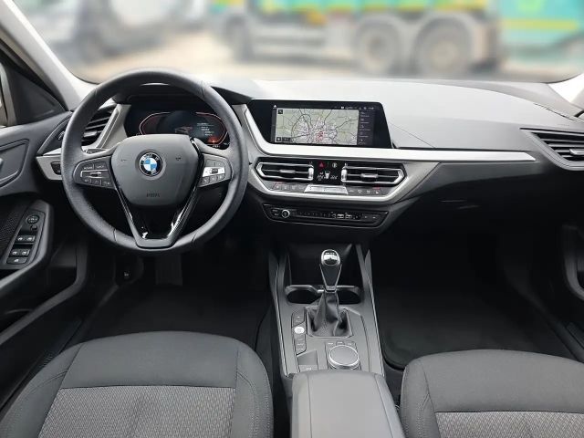BMW 118 118i Sedan