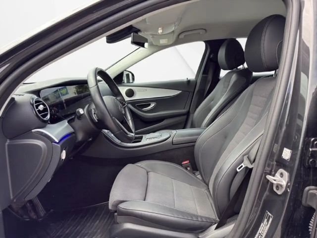 Mercedes-Benz E 220 AVANTGARDE