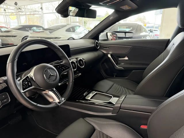 Mercedes-Benz CLA 180 Sedan Urban