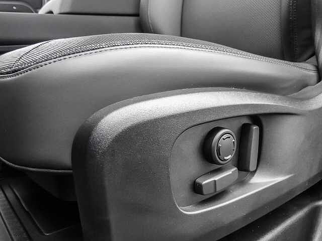 Land Rover Defender 110 Dynamic SE