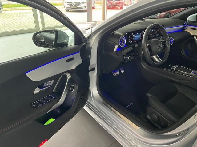 Mercedes-Benz A 180 AMG Line