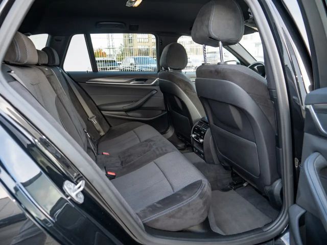 BMW 520 520d M-Sport Touring