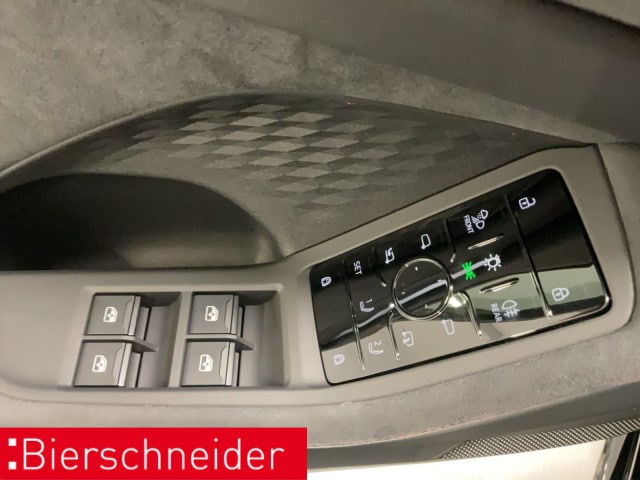 Audi A6 Avant Quattro S-Tronic