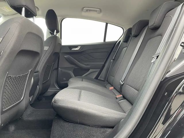 Ford Focus Cool & Connect