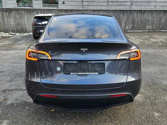 Tesla Model Y AWD Performance