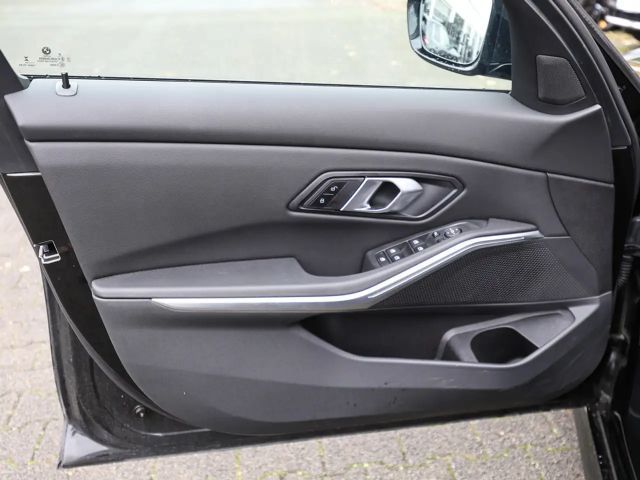 BMW 320 320d M-Sport Sedan xDrive