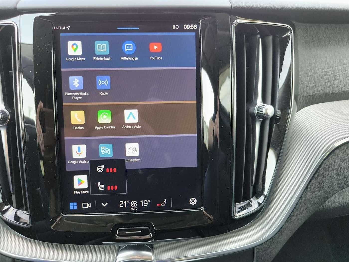 Volvo XC60 AWD Dark Plus