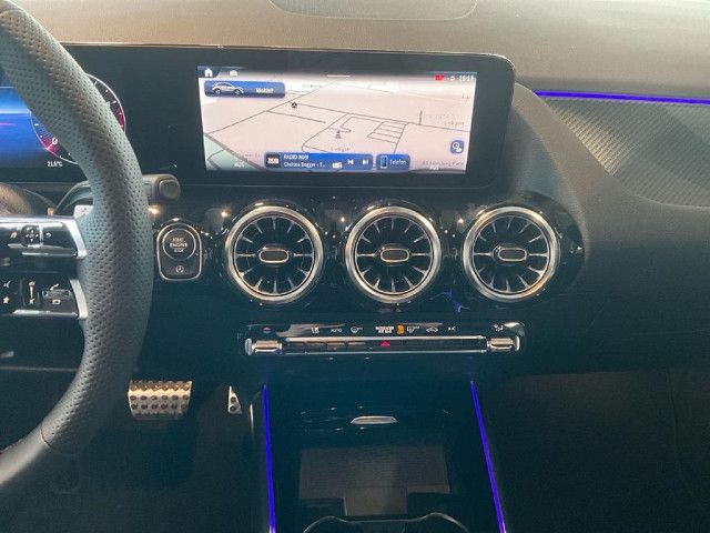 Mercedes-Benz GLA 180 AMG Line