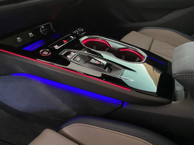 Audi A6 Avant Quattro S-Tronic