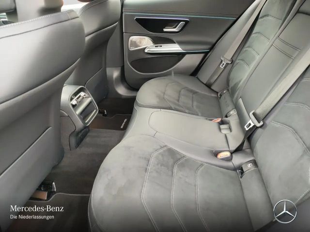 Mercedes-Benz E 220 AMG Line E 220 d Sedan