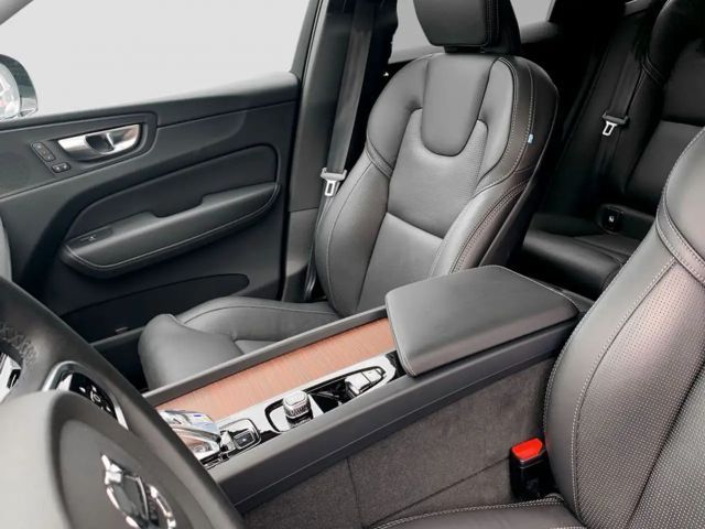 Volvo XC60 AWD Dark Plus T6