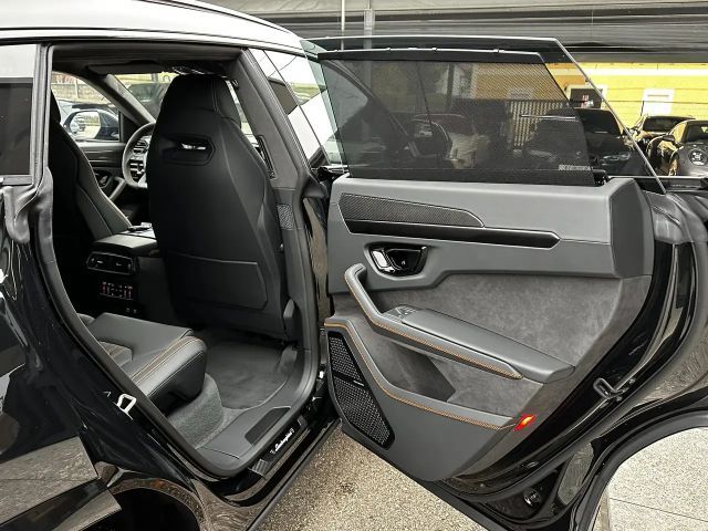 Lamborghini Urus SE *Akrapovic*Carbon-Paket*23"*B&O*Pano*