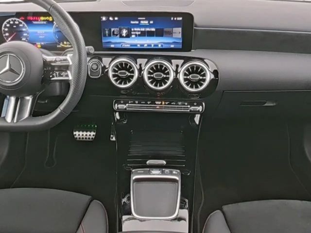 Mercedes-Benz A 250 A 250 e AMG Line