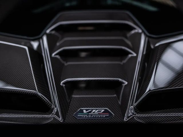 Lamborghini Huracan n Tecnica Carbon front & rear bonnet + Alcantara