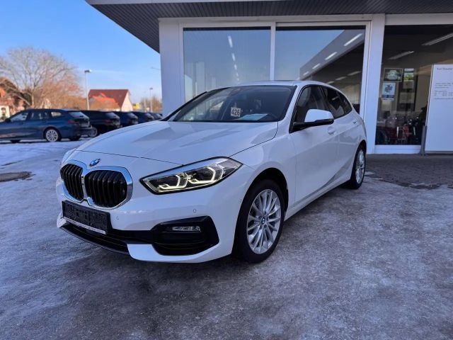 BMW 118 118i Sedan Sport Line