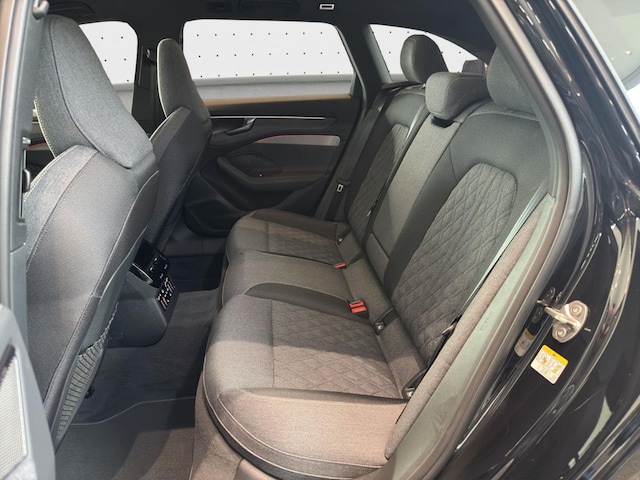 Audi A6 Avant Quattro S-Tronic