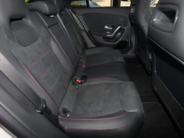 Mercedes-Benz CLA 200 AMG Line Coupé