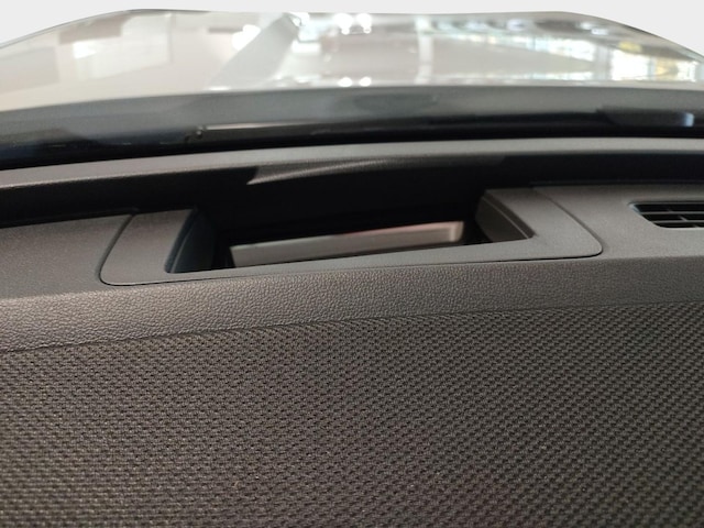 Volkswagen T-Roc 1.5 eTSI DSG R-Line